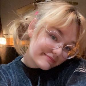 Meet your Posher, Olivia